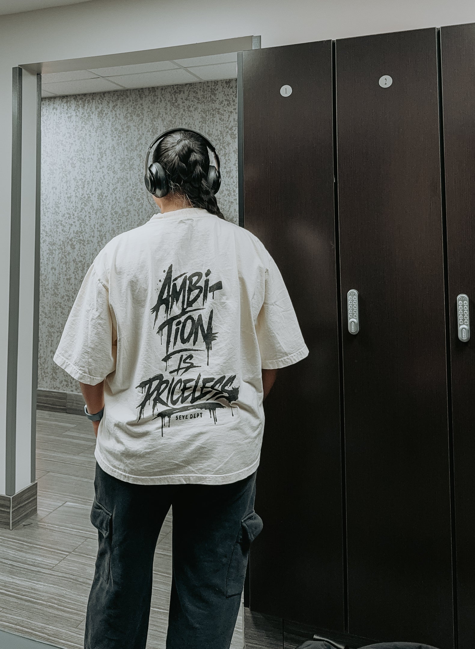 Off-white oversized tees